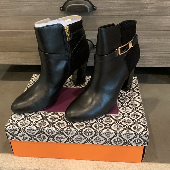 Isola Black Booties - Picture 2 of 6